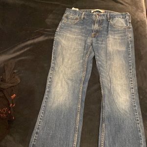 Levi straus 527 boot cut jean. 33x32